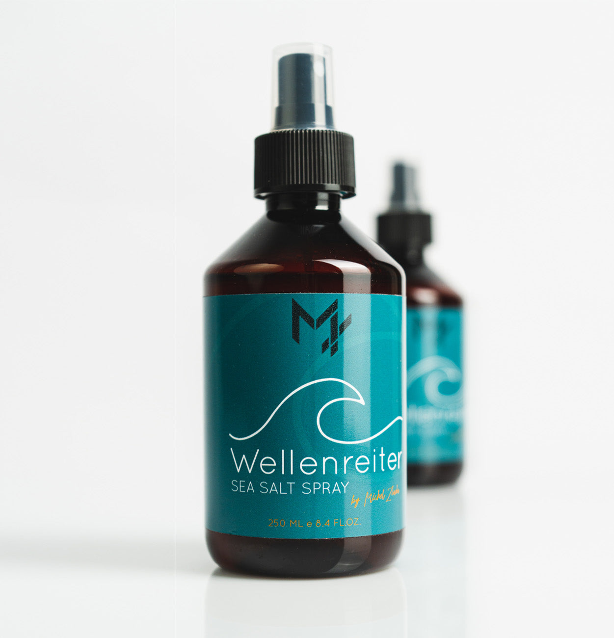 Der Wellenreiter - DAS Seasaltspray mit Salzen aus der Nordsee und Lavendel aus der Mont Blanc Region. Perfekt zum matten Stylen für Locken, Wellen und dauergewelltem Haar